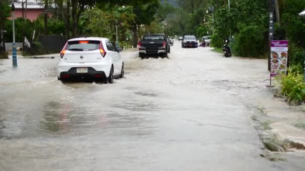 タイのパンガン島2021年12月1日大雨による洪水 — ストック動画
