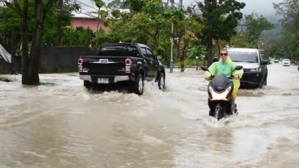 Koh Phangan, Thaïlande, 01 décembre 2021, Inondations sur l'île après de fortes pluies — Video