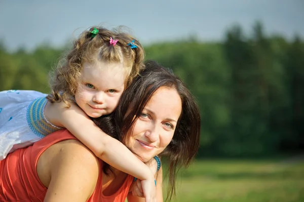 Kızıyla birlikte Mothe — Stok fotoğraf