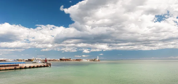 Порт Ялта, Крым, Украина — стоковое фото