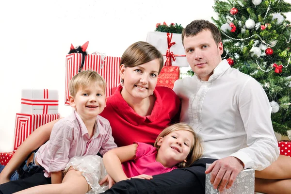 圣诞快乐的家庭 — 图库照片