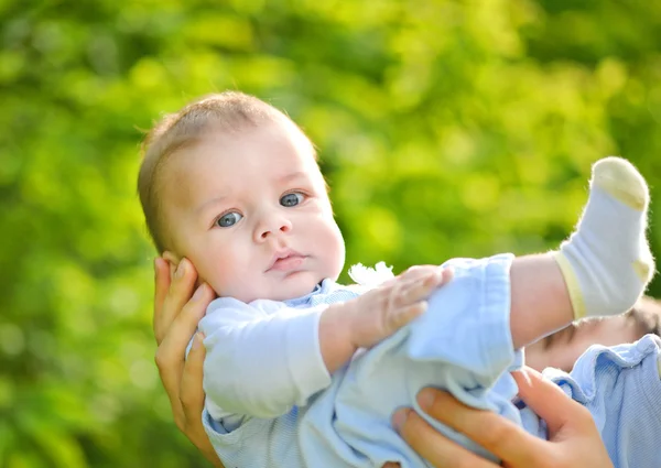 Un piccolo bambino carino — Foto Stock