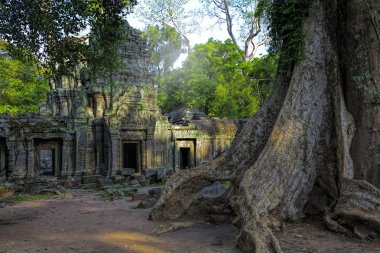 Sunrise üzerinde ta phrom