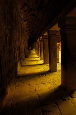 Sunrise üzerinde ta phrom