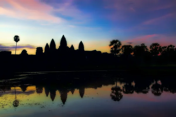 Восход солнца над Ангкор-Ватом — стоковое фото