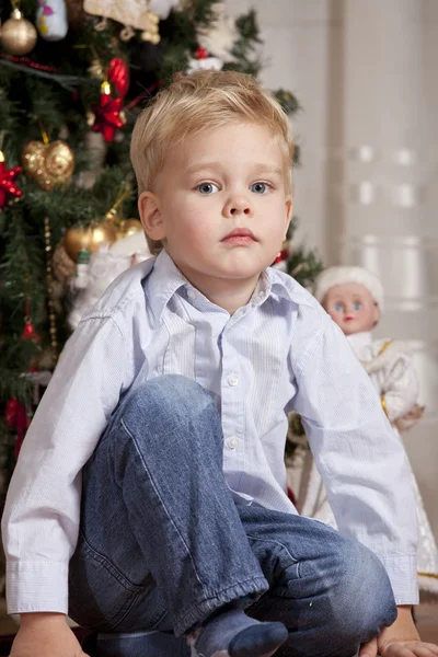 Jongen met Kerstmis — Stockfoto