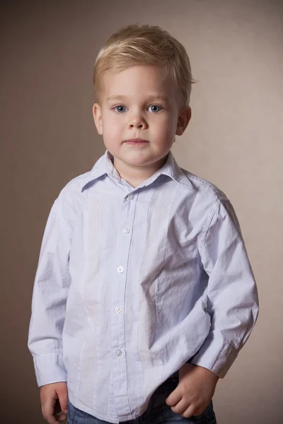 Portret małego chłopca. — Zdjęcie stockowe