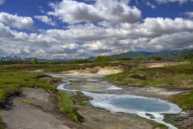 Bulutların üzerinde caldera uzon
