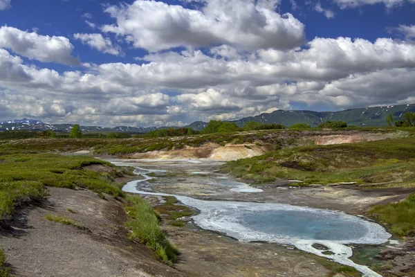 Wolken boven de caldera-Oezon Rechtenvrije Stockafbeeldingen