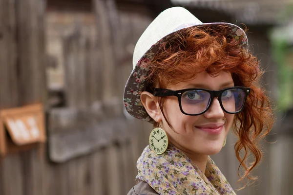 Sorrindo hipster menina — Fotografia de Stock