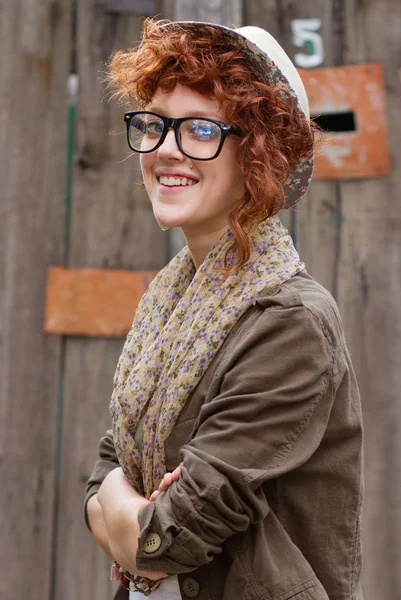 Sorrindo hipster menina — Fotografia de Stock