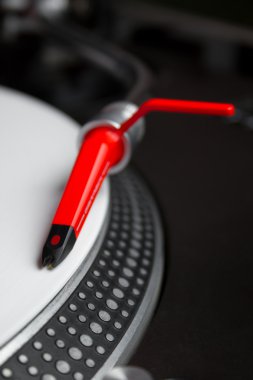 Plak çalan turntable