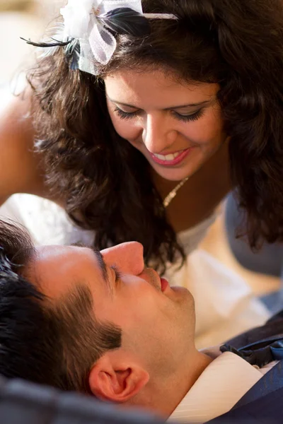 Ungt par redo för en kyss — Stockfoto