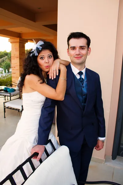 Apenas casado feliz jovem casal — Fotografia de Stock