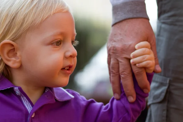 Little blond boy walking with his father — Stock Photo, Image