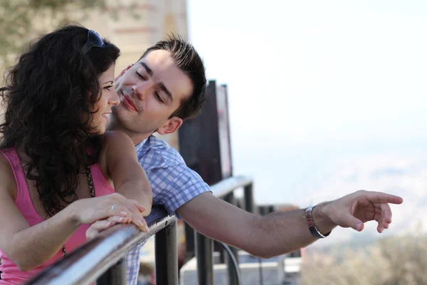 Couple do sightseeing in Athens — Stock Photo, Image