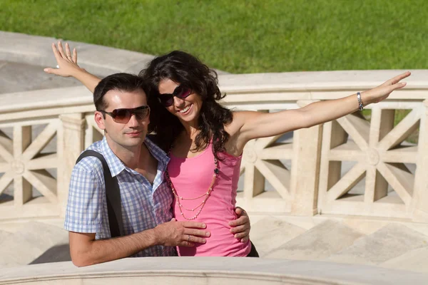 Paar macht Sightseeing in Athen — Stockfoto