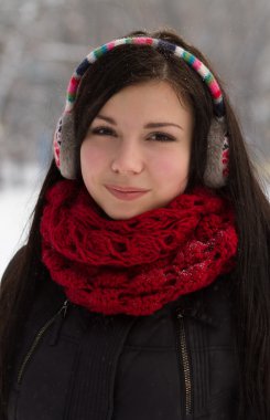 kulak tıkacı Kışın açık havada kız