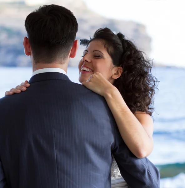 Paar tanzt den Hochzeitstanz — Stockfoto