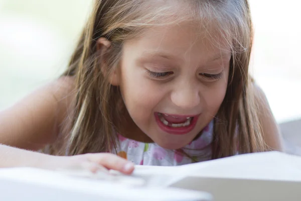 Surprised little girl opens a present — Stock Photo, Image