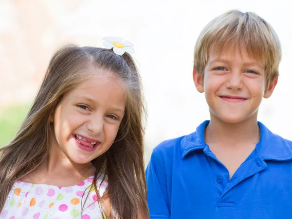 Lindos niños amigos —  Fotos de Stock