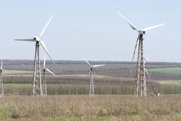 Vindkraftverk genererar elektricitet — Stockfoto