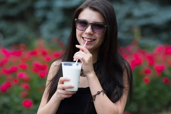 Teen girl with a milkshake on summer day — Stock Photo, Image