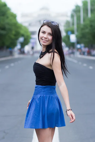 Beautiful young brunette girl — Stock Photo, Image