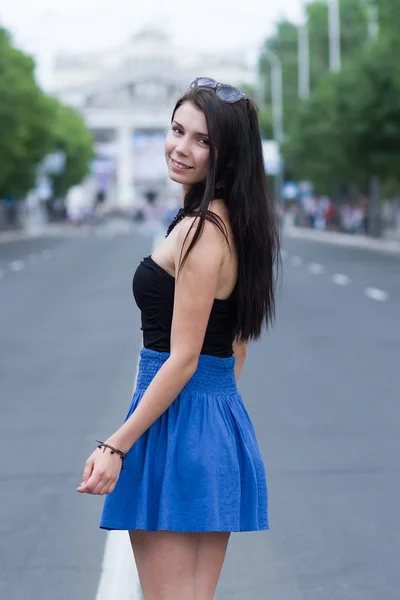 Beautiful young brunette girl — Stock Photo, Image