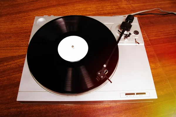 Turntable tocando vinil com música — Fotografia de Stock