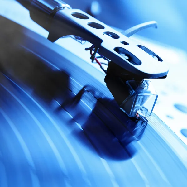 Turntable playing vinyl record with music — Stock Photo, Image