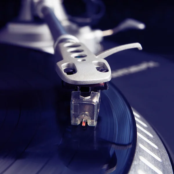 Turntable playing vinyl record with music — Stock Photo, Image