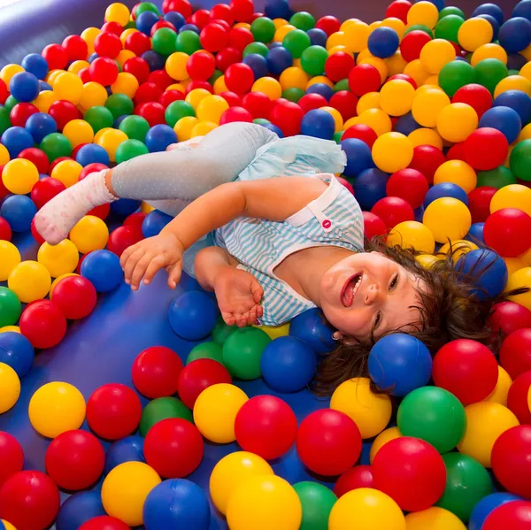 şişme Şato sıçrayan içinde oynayan küçük kız