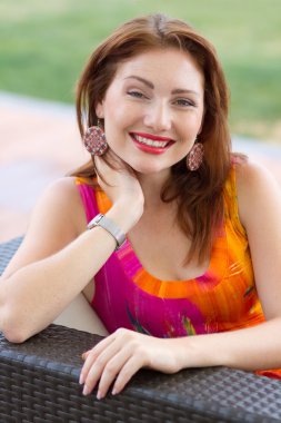 seksi genç kırmızı saçlı Bayan