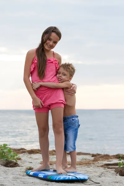 Sister and brother hugging each other — Stock Photo, Image