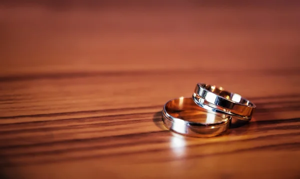 双金结婚戒指与钻石的 — 图库照片