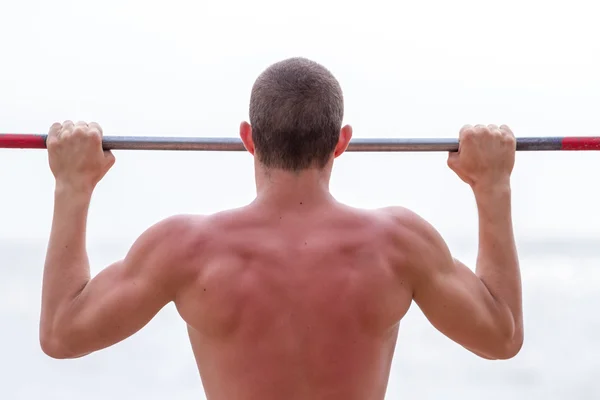 Tightening on horizontal bar for strong arms — Stock Photo, Image