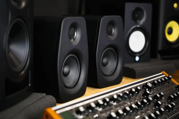 Compra Monitores Estudio Profesionales Tienda Música Equipos Audio Alta Fidelidad — Foto de Stock