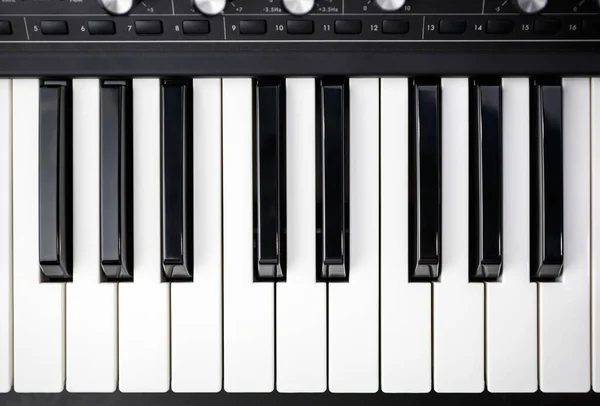 Analoge Synthesizer Klaviertastatur Flacher Lage Professionelles Synthesizergerät Für Die Produktion — Stockfoto