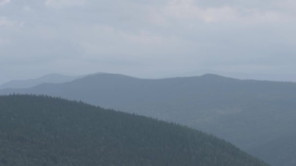 Панорамний Відеоролик Карпатських Гір Західній Україні Важкий Ранковий Туман Карпатах — стокове відео