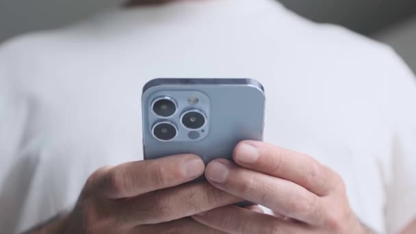 Kyiv Οκτωβριου 2021 Iphone Pro Κινητό Τηλέφωνο Χρώμα Sierra Blue — Αρχείο Βίντεο