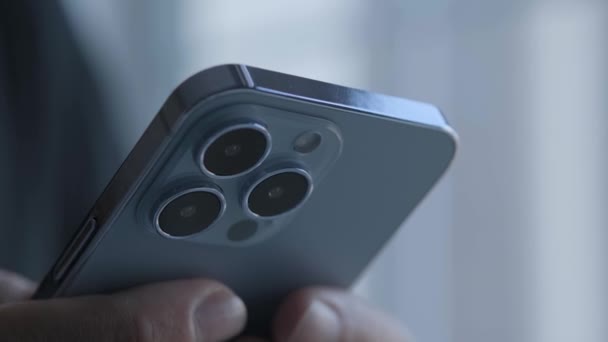 Selectieve Focus Van Mensenhanden Met Smartphone — Stockvideo