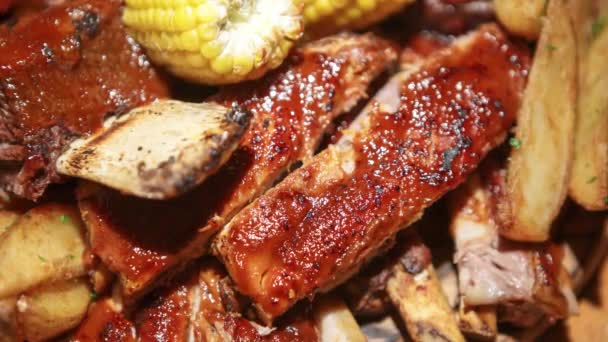 Stock Food Vídeo Grilled Meat Vegetables Served American Barbecue Restaurant — Vídeo de Stock