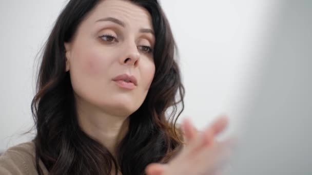 Stock Video Teacher Woman Teaching Online Video Call Portrait Beautiful — Stock Video