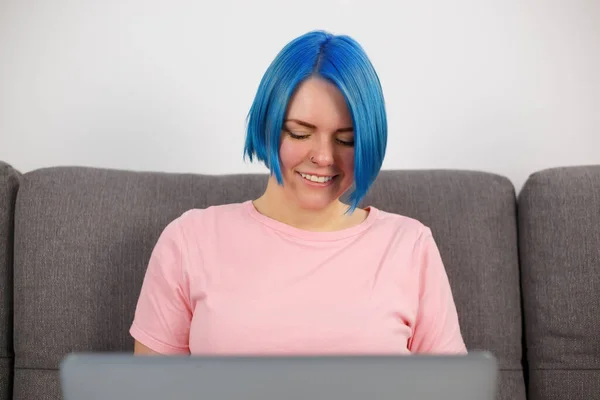 Happy Freelancer Woman Blue Hair Working Notebook Computer Home Cheerful — Stock Photo, Image