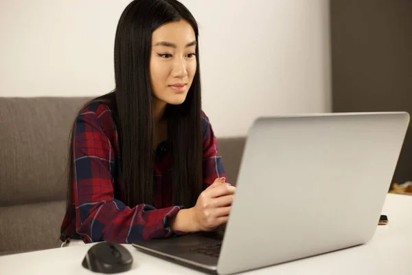 Jovem Menina Asiática Fazendo Chamada Vídeo Câmera Web Computador Portátil — Fotografia de Stock