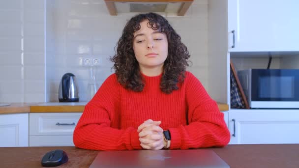 Beautiful White Woman Curly Dark Hair Thinking Future Freelancer Person — Stock Video