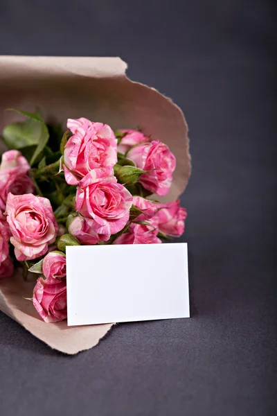 Strauß von rosa kleinen Rosen — Stockfoto