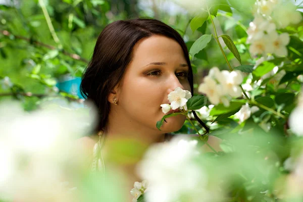 Modelo bonito plus size ao ar livre — Fotografia de Stock