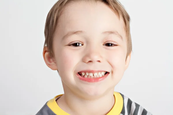 微笑的男孩 — 图库照片